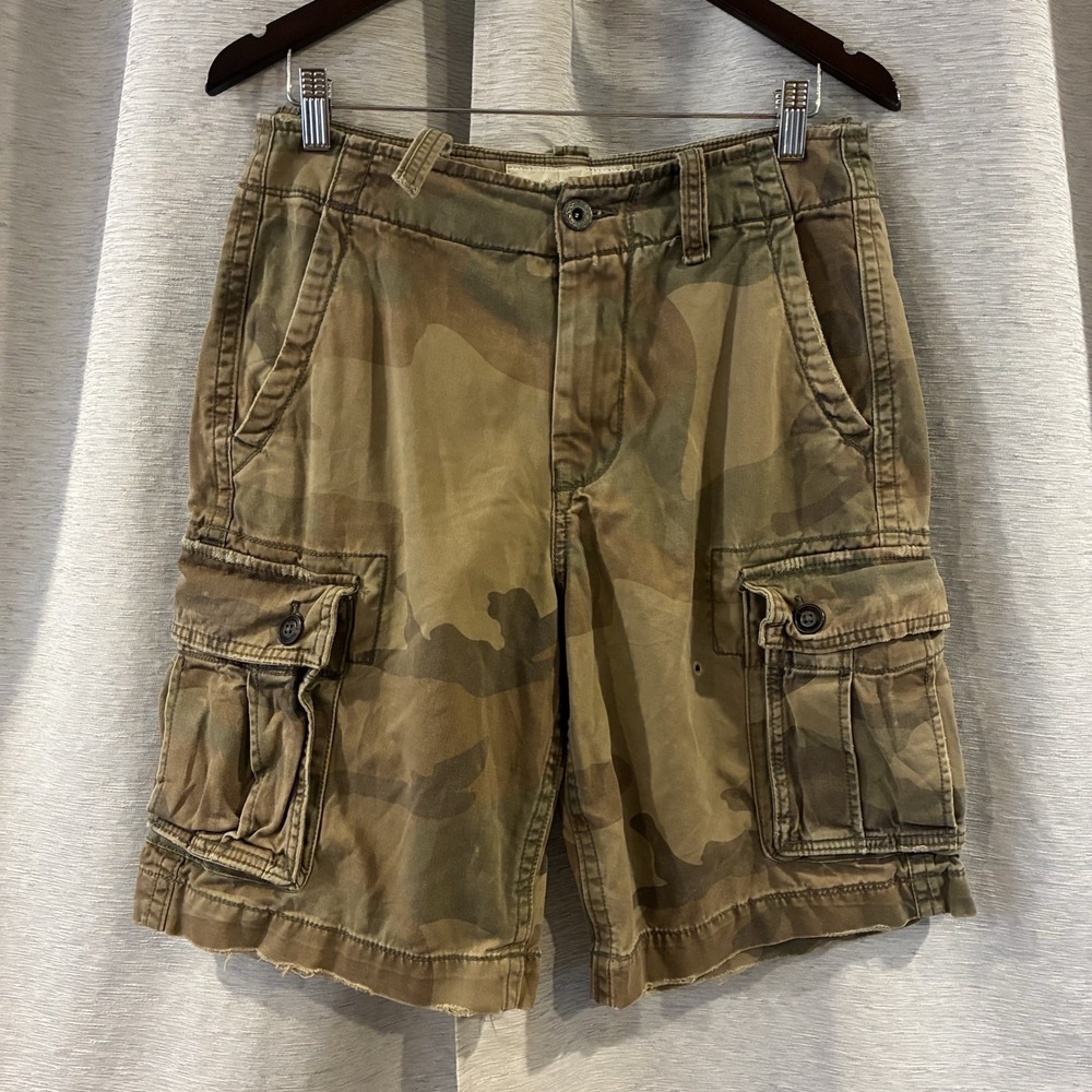 AMERICAN‎ EAGLE AEO MENS 30 DESTROYED CLASSIC FIT LENGTH CAMO ARMY SHORTS